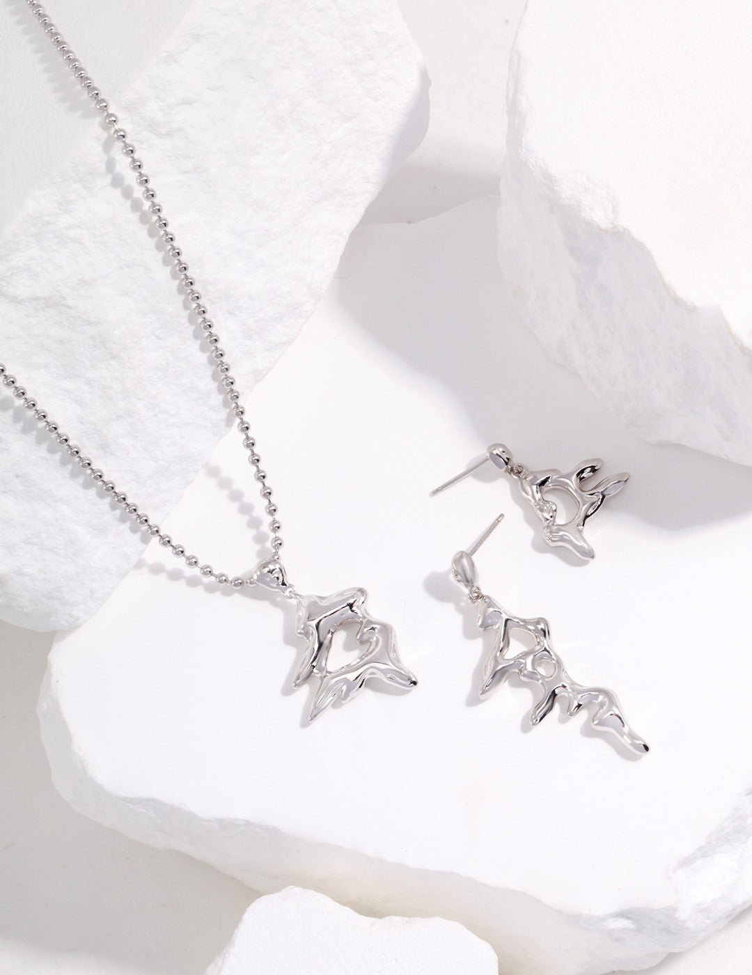 Breeze Trace Silver Necklace